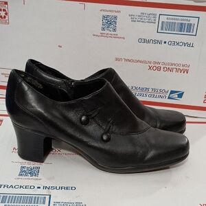 Clarks Women's Black Leather Heeled  Zipper Shoes Size 7.5 M